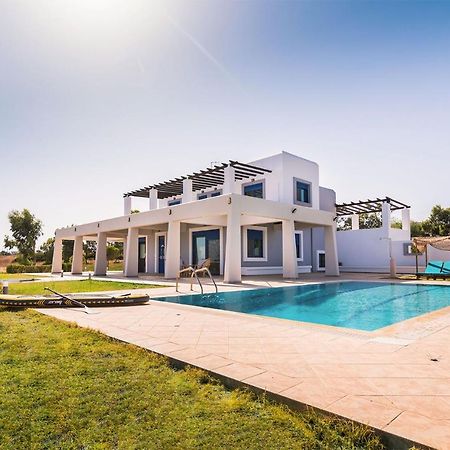 The "Perfect Beach House" Villa Lakhania Bagian luar foto